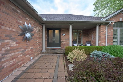 1266 Sandy Somerville Drive • London South, ON photo 2