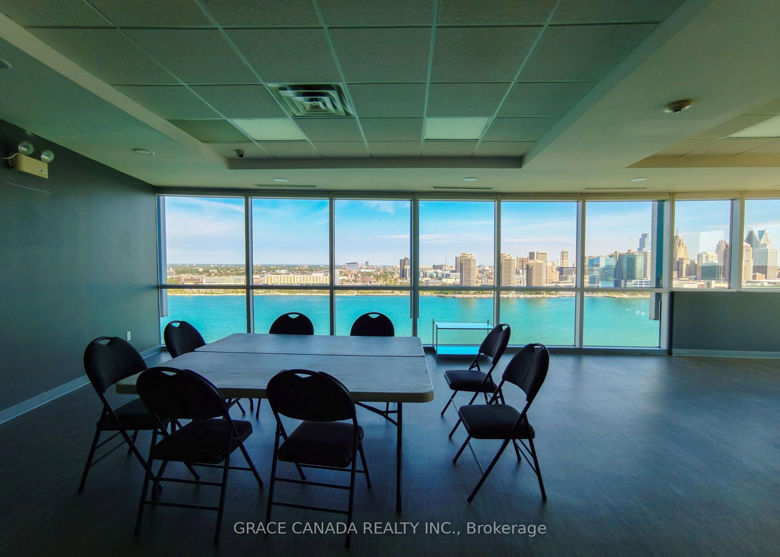 504 - 1225 Riverside Drive W, Windsor 4