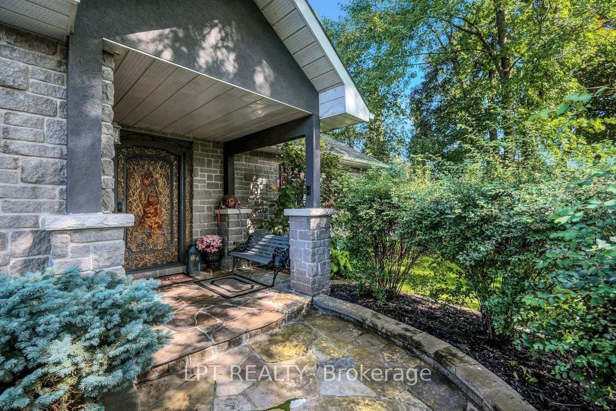5791 Kelly Marie Drive • Manotick, ON photo 3