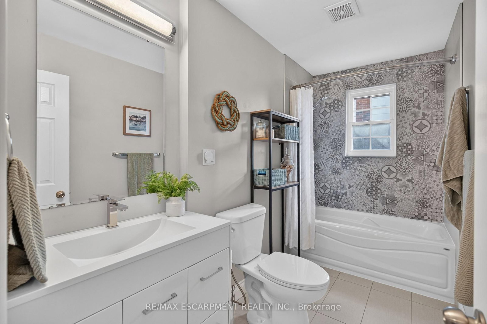 24 Castlefield Drive • Hamilton, ON photo 15