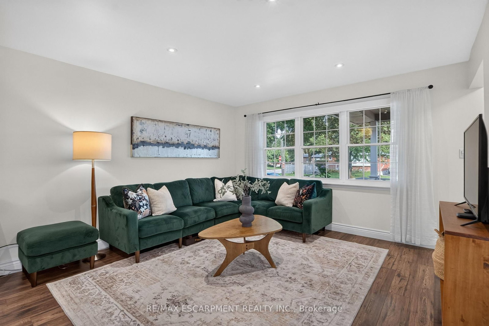 24 Castlefield Drive • Hamilton, ON photo 4