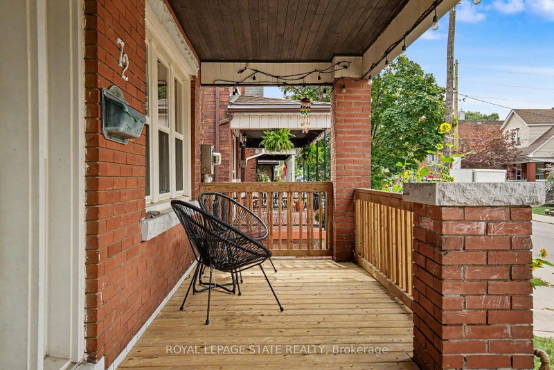 72 Garside Avenue N