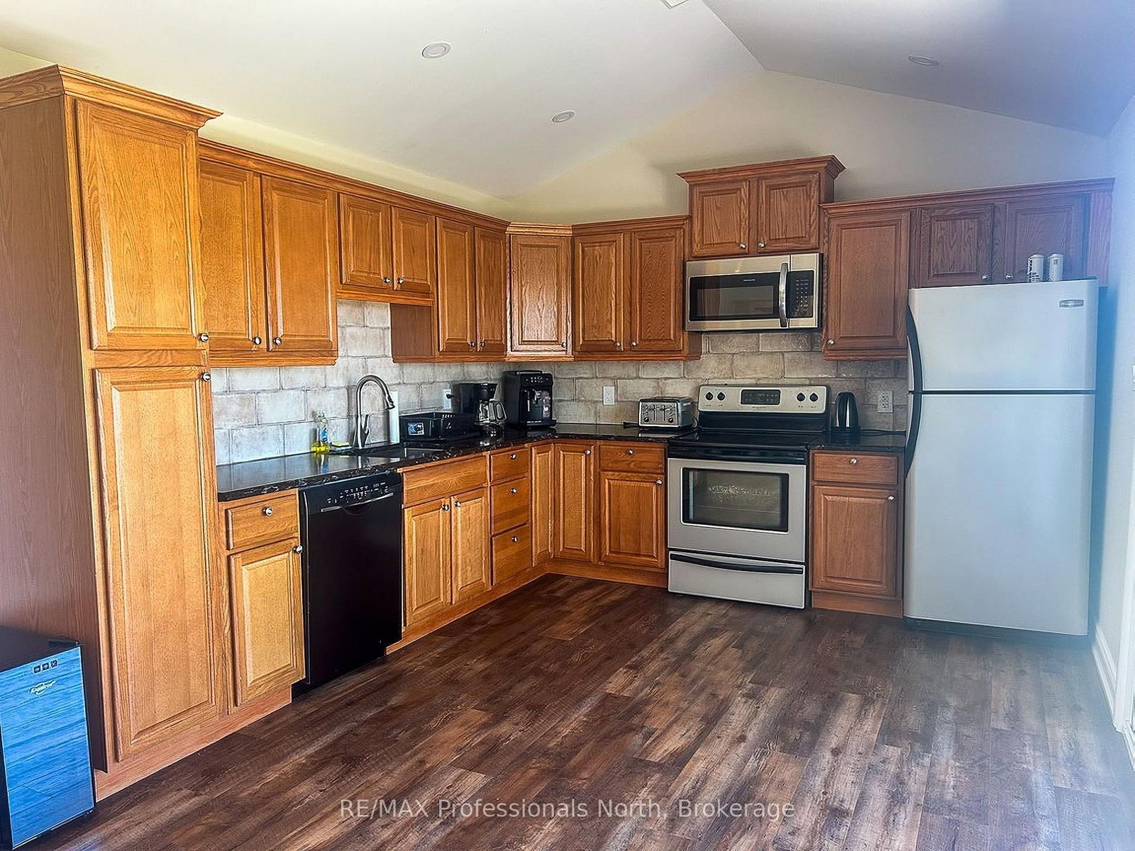 652 Robel Drive • Selwyn, ON photo 9