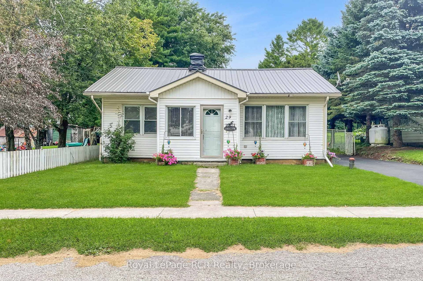 29 Main Street N • West Grey, ON photo 2