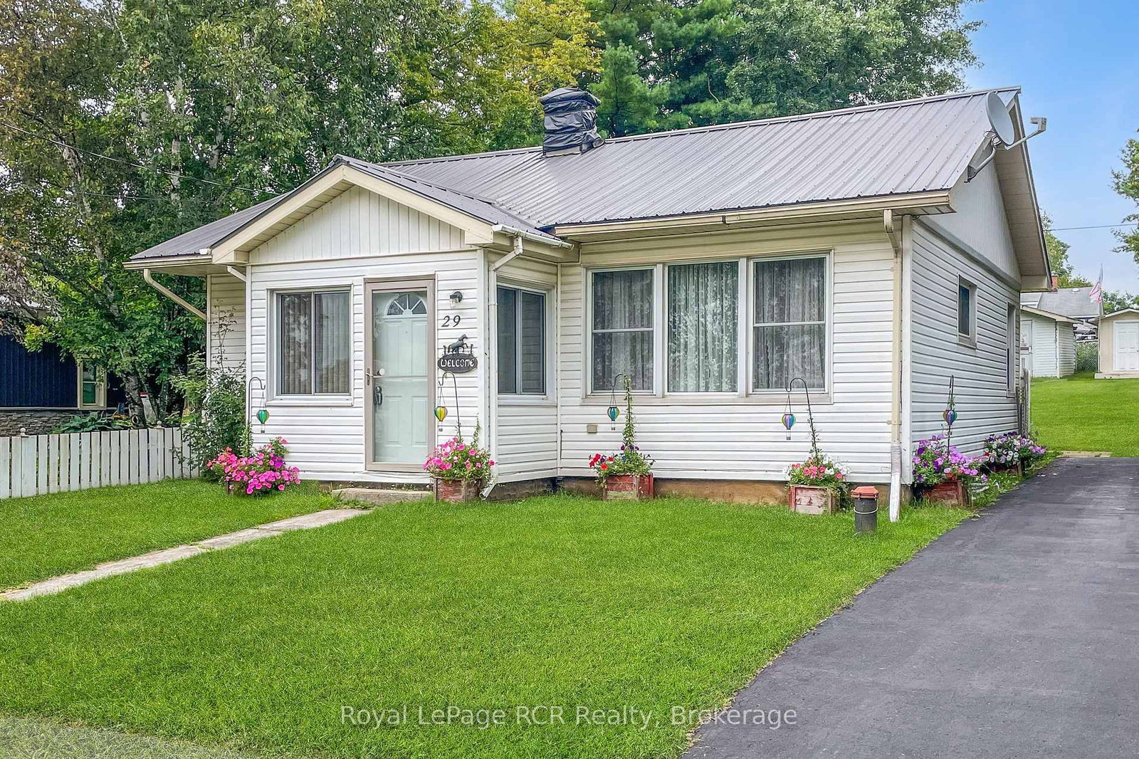 29 Main Street N • West Grey, ON photo 3