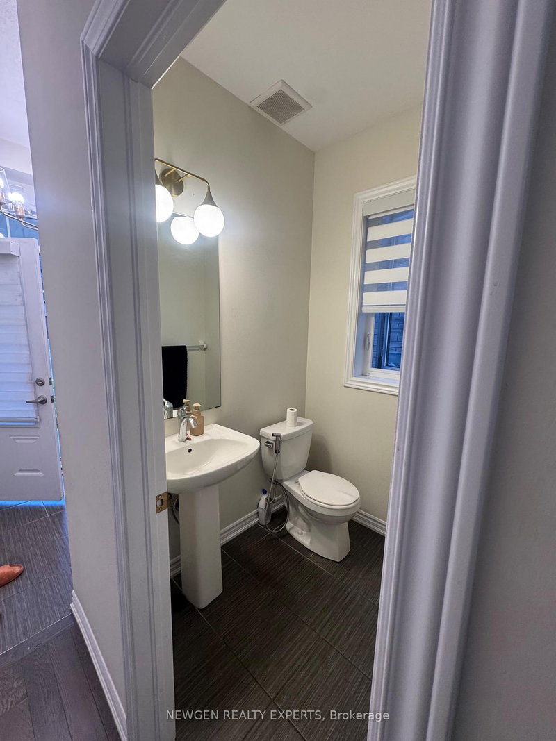 4 Ladd Ave photo 4