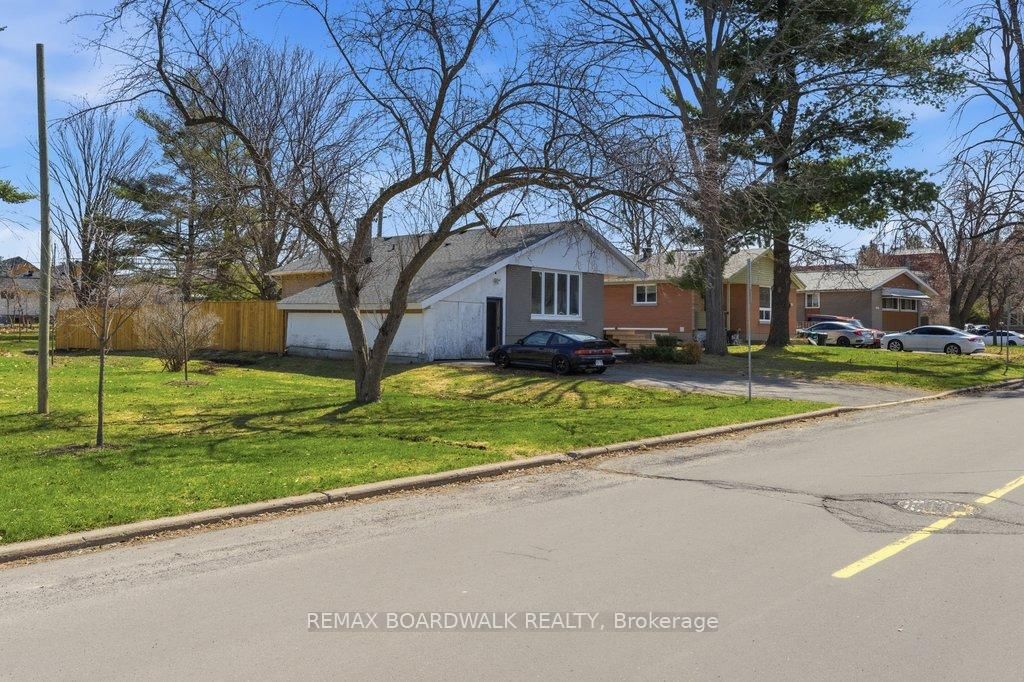 1279 Adirondack Drive • Ottawa, ON photo 4