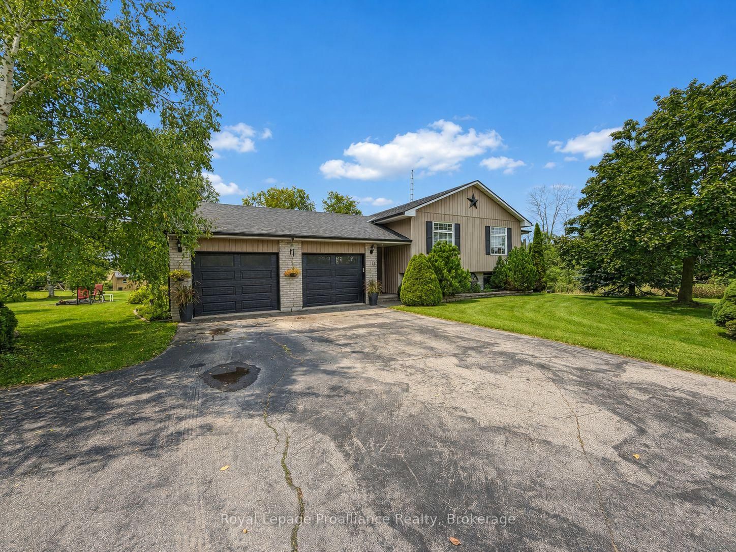 661 Flying Club Road • Stirling, ON photo 2
