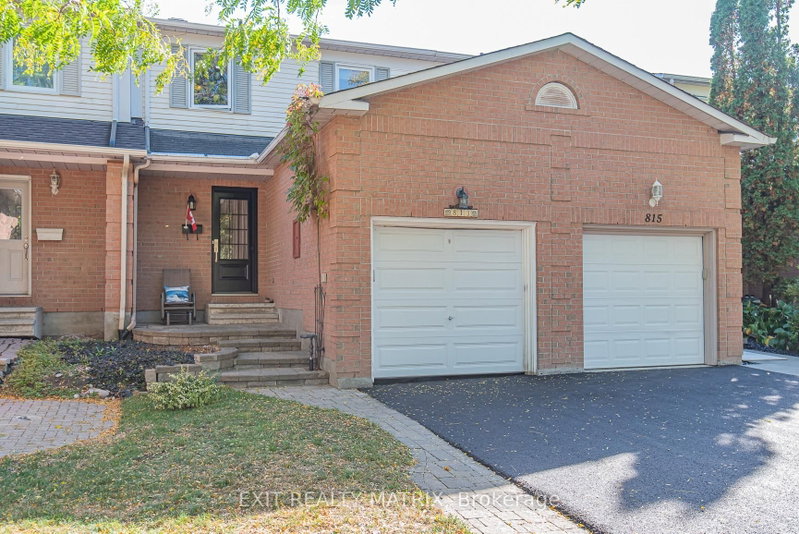 813 Clearcrest Crescent