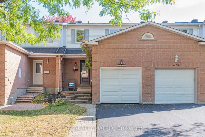 813 Clearcrest Crescent