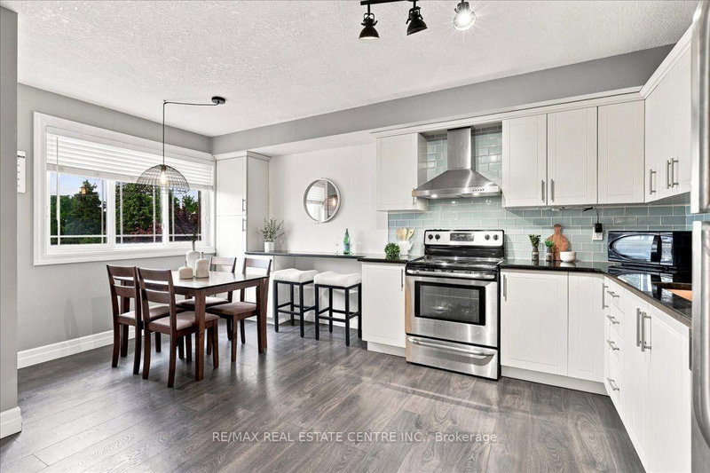 403 - 1522 King Street E E