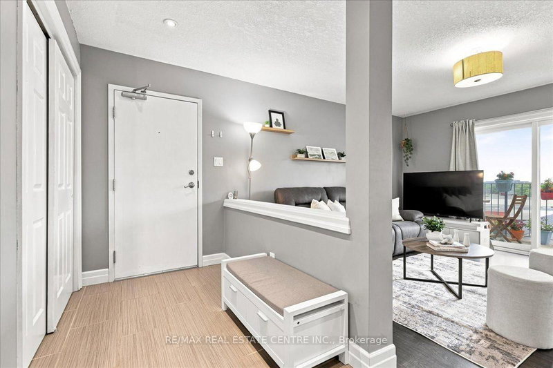 403 - 1522 King Street E E