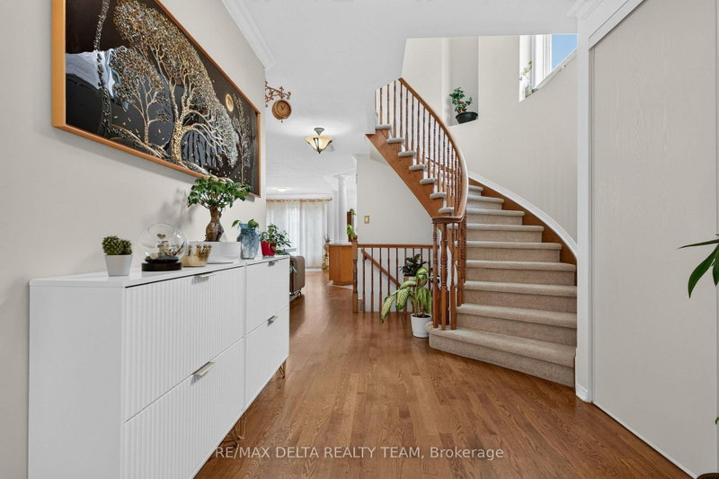 77 Flowertree Crescent