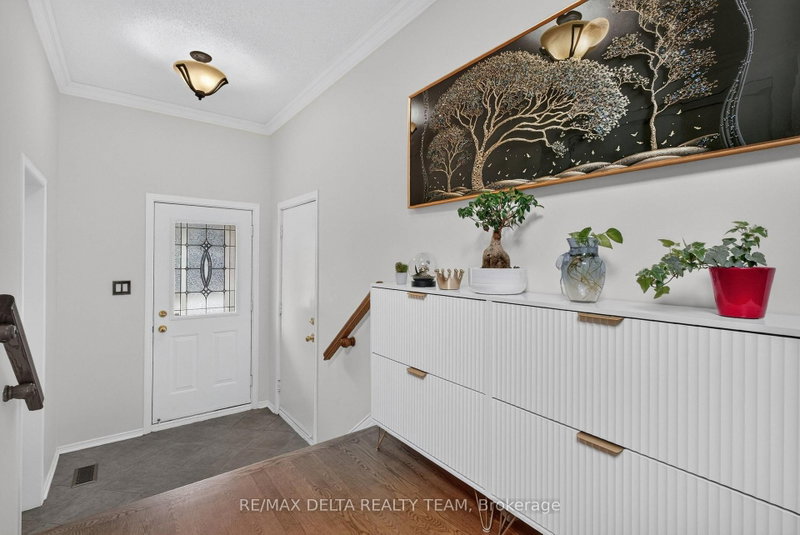 77 Flowertree Crescent