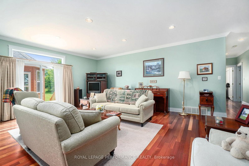 3285 Broadway Ave photo 5