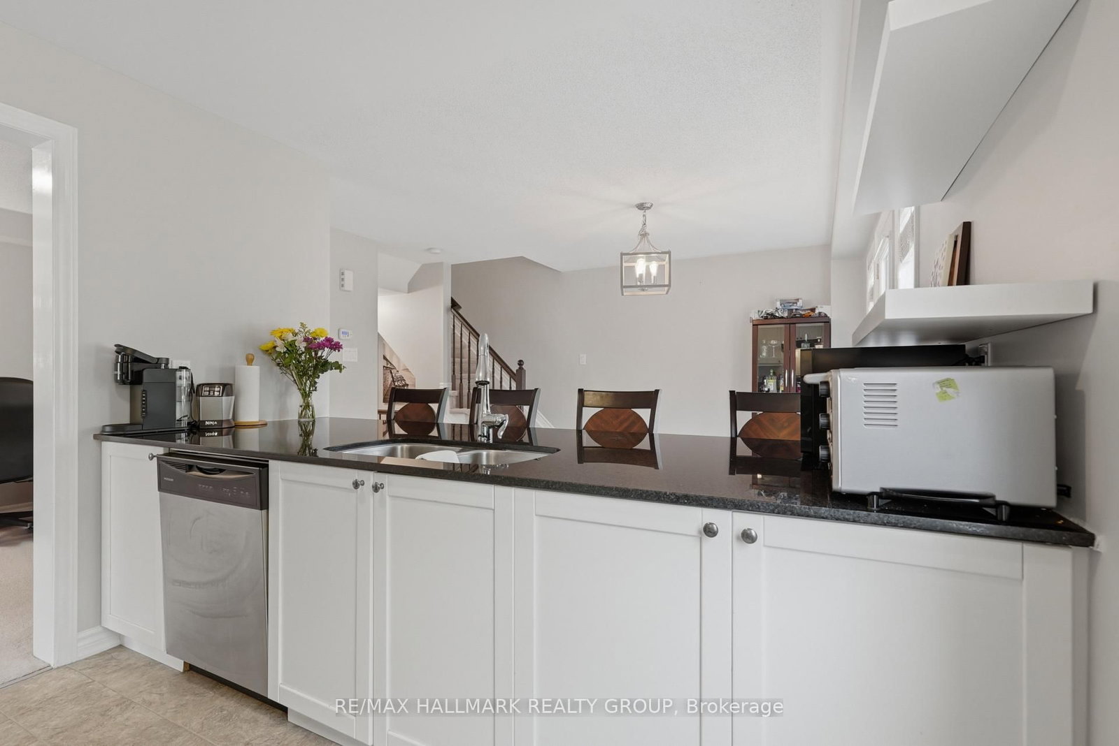 588 Foxlight Circle • Ottawa, ON photo 10