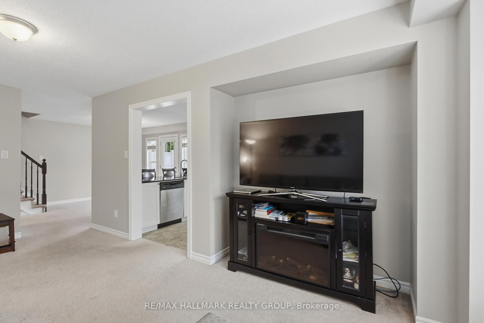 588 Foxlight Circle • Ottawa, ON photo 16