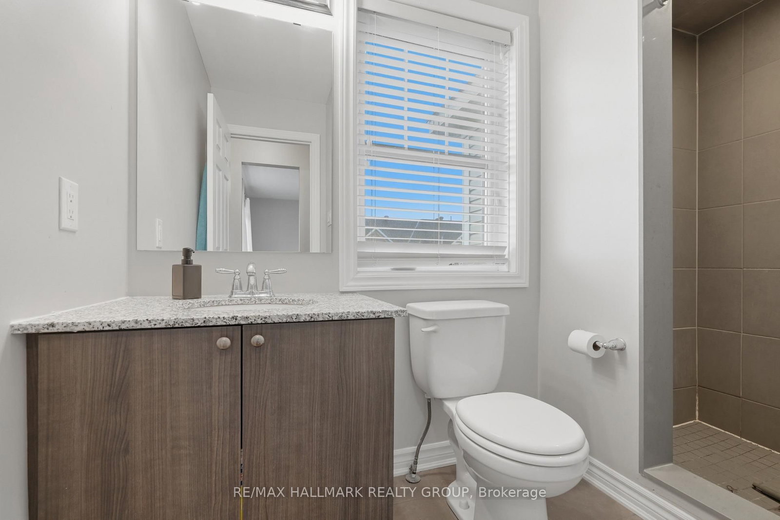 588 Foxlight Circle • Ottawa, ON photo 23