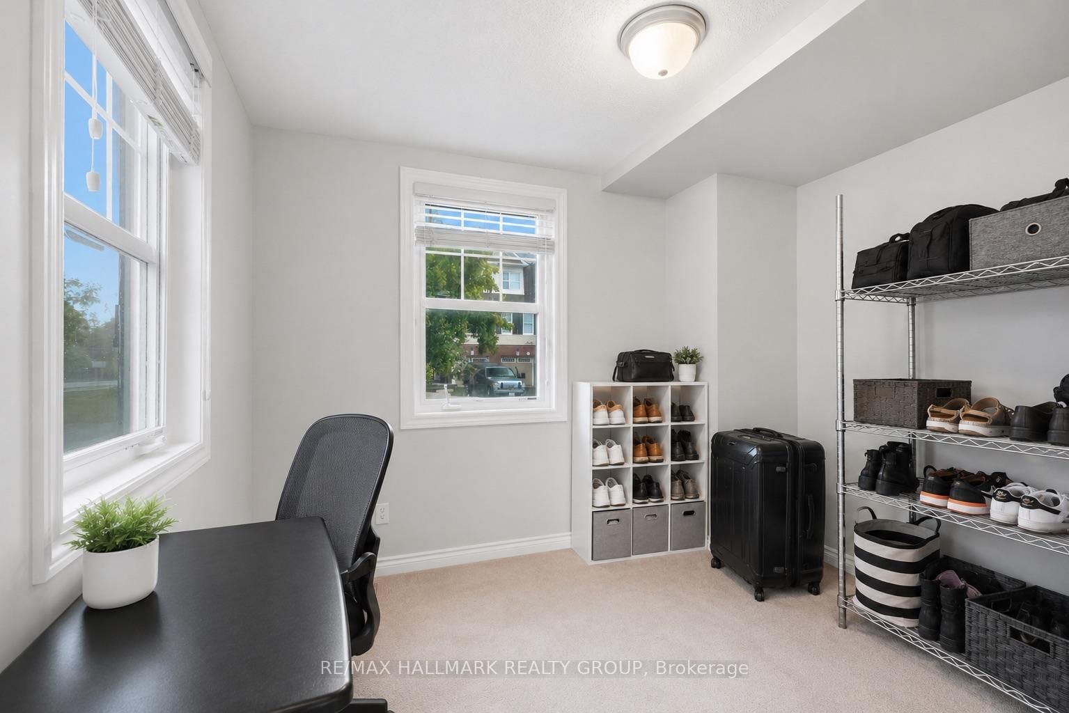 588 Foxlight Circle • Ottawa, ON photo 4
