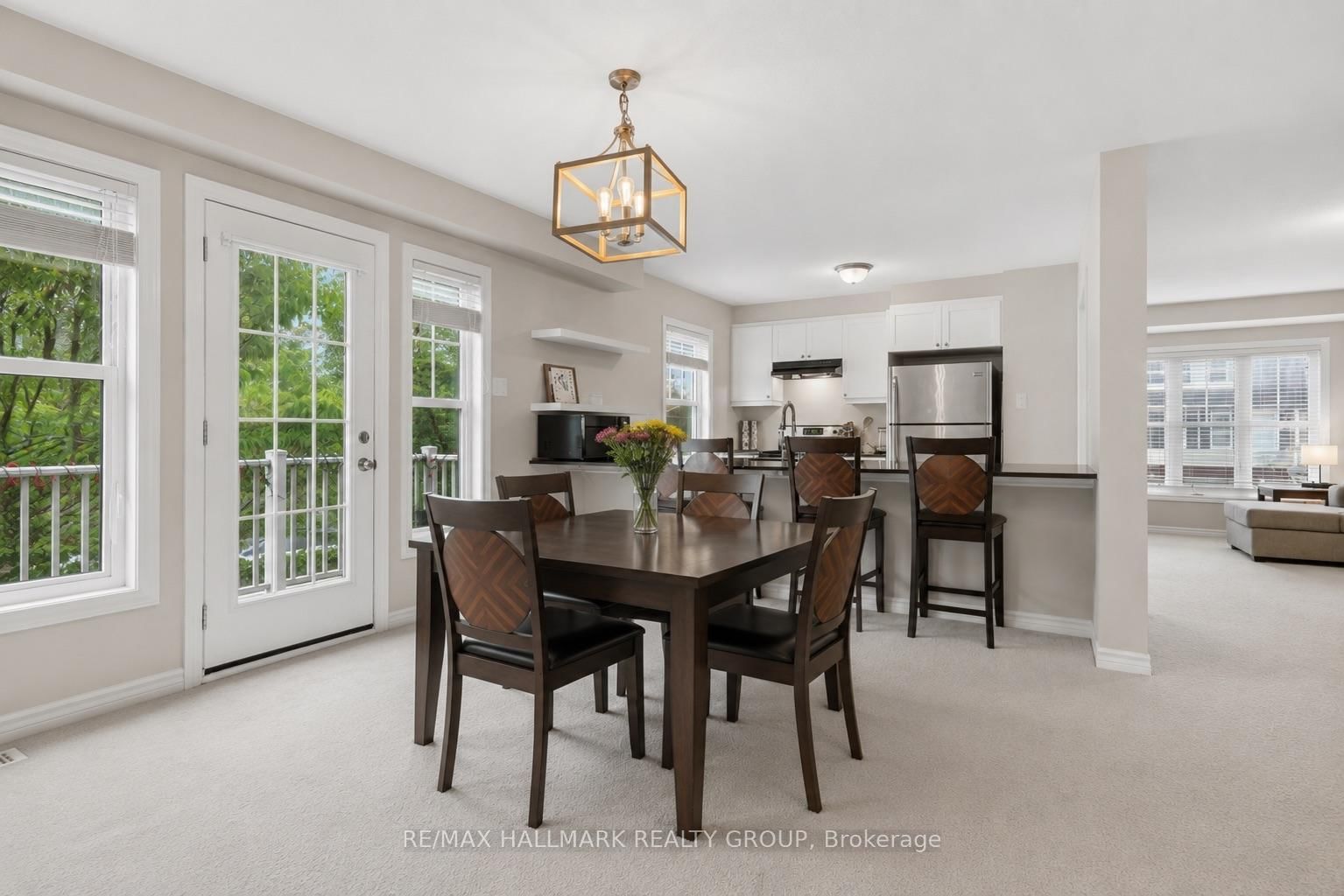588 Foxlight Circle • Ottawa, ON photo 5