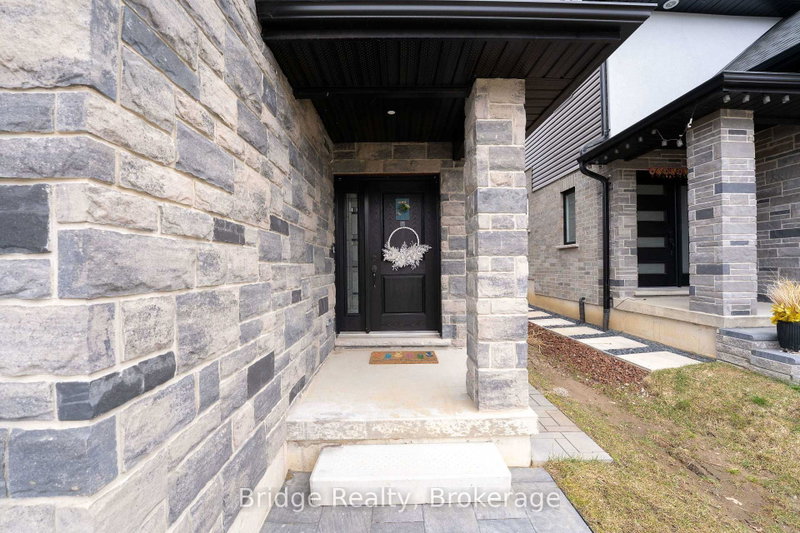 161 Hemlock St photo 4
