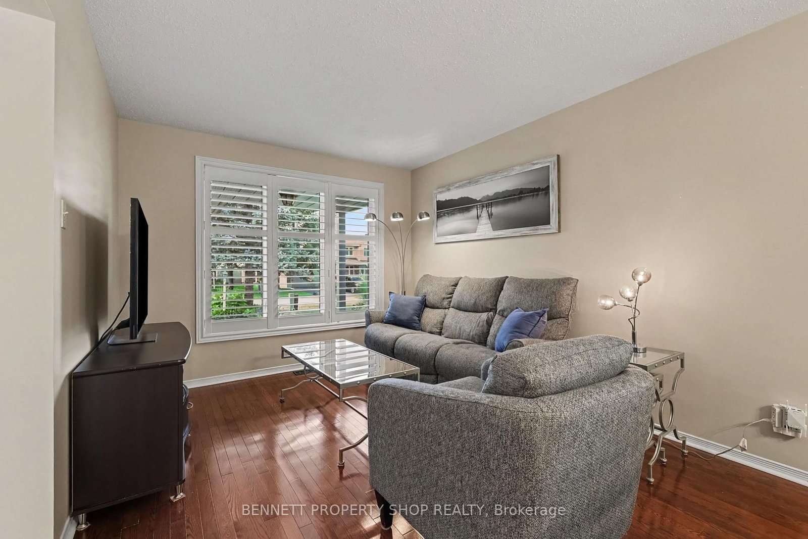 21 Stonepath Crescent • Stittsville, ON photo 3