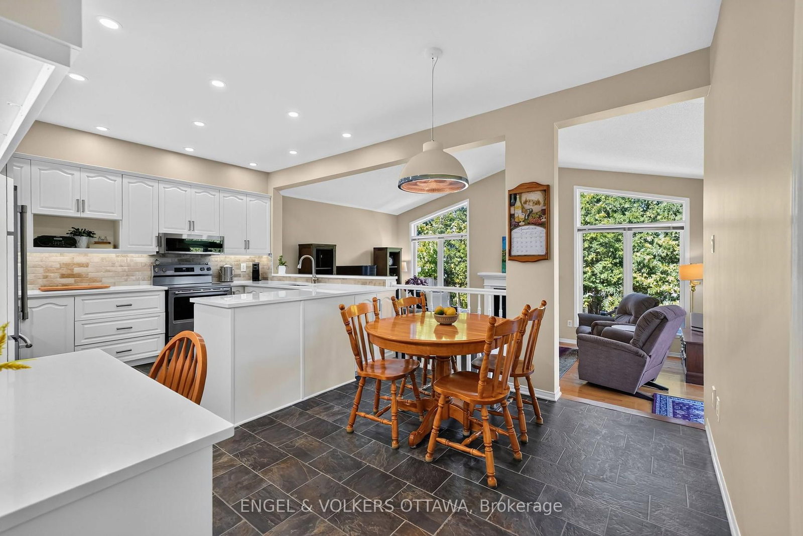 2812 Hank Rivers Drive • Ottawa, ON photo 10