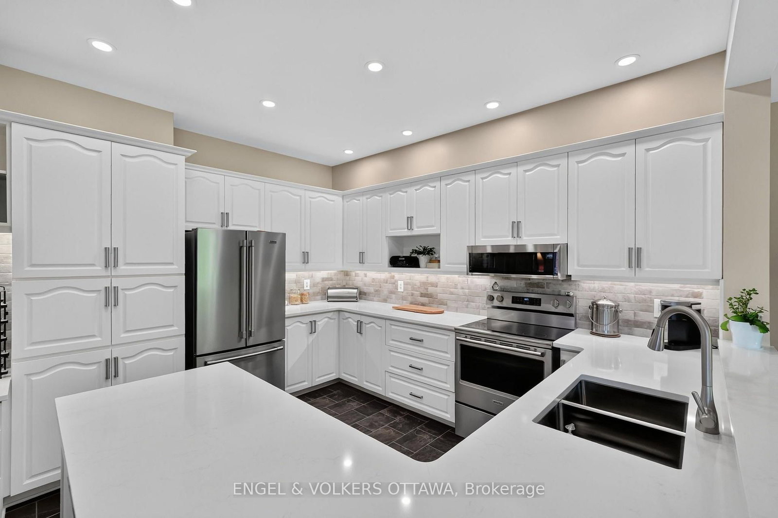 2812 Hank Rivers Drive • Ottawa, ON photo 11