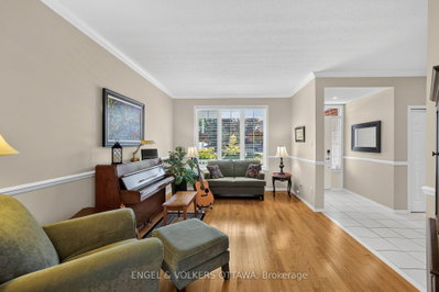 2812 Hank Rivers Drive • Ottawa, ON photo 4