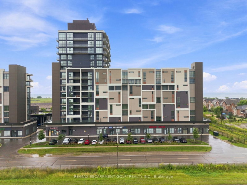 607 - 550 North Service Road