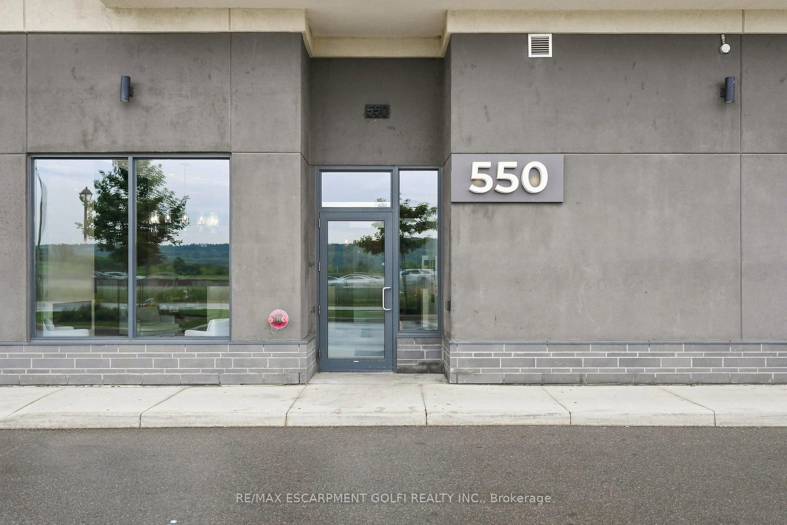 550 North Service Road • #607 • Grimsby, ON photo 4