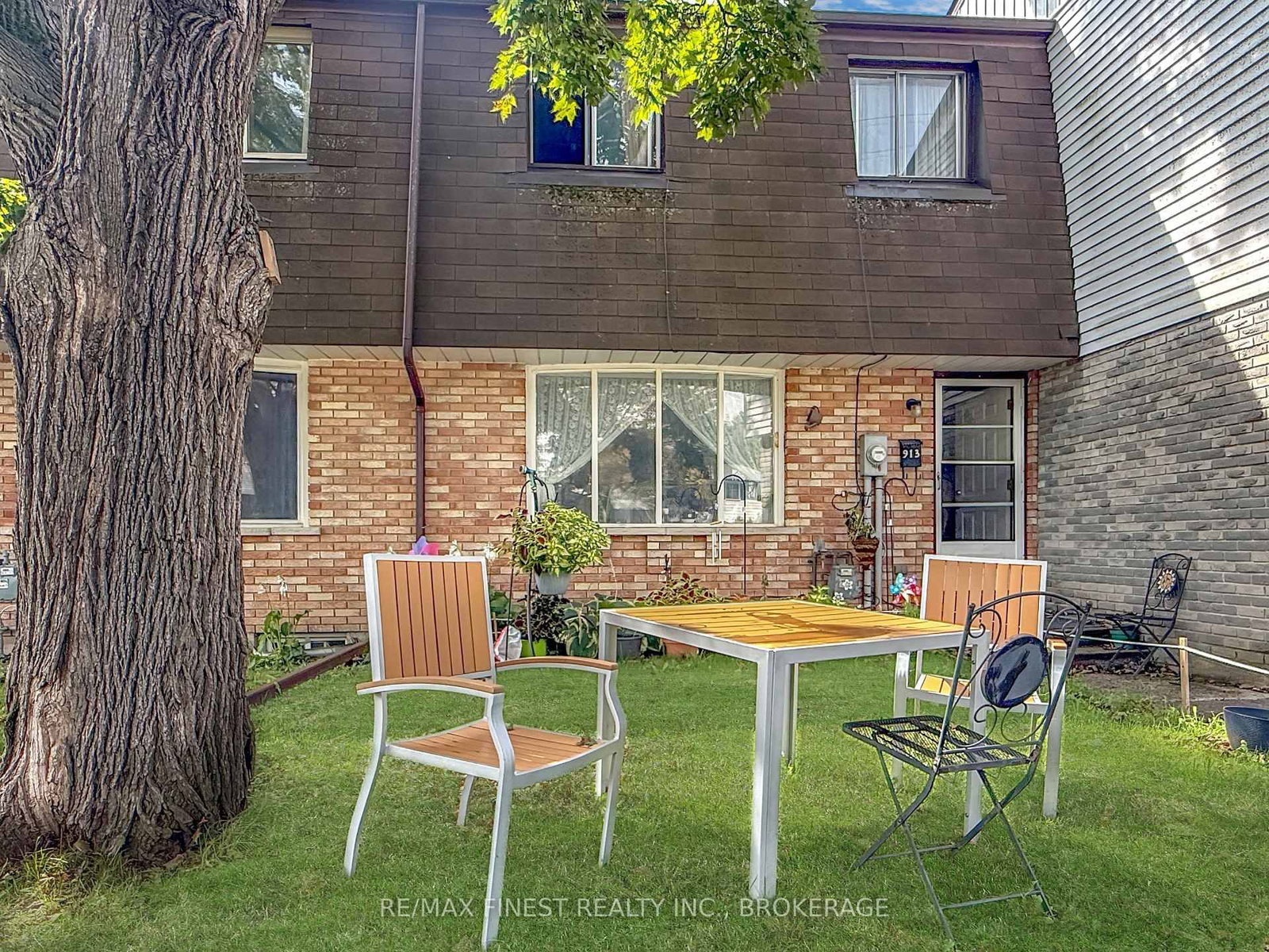 913 Oakview Avenue • Kingston, ON photo 3