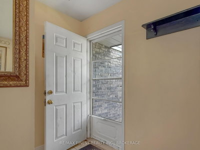 913 Oakview Avenue • Kingston, ON photo 4