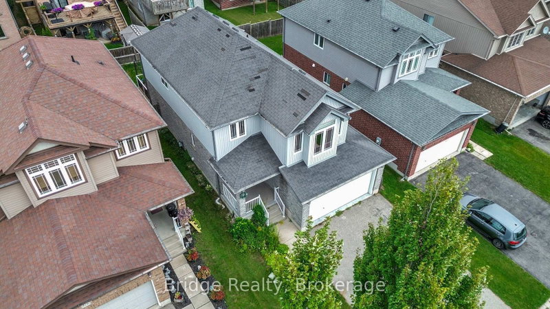 880 Frontenac Crescent