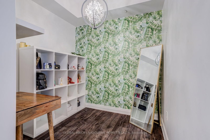 #106 - 35 Southshore Crescent