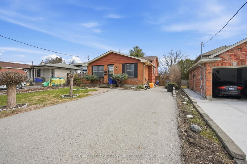 810 Easy Street