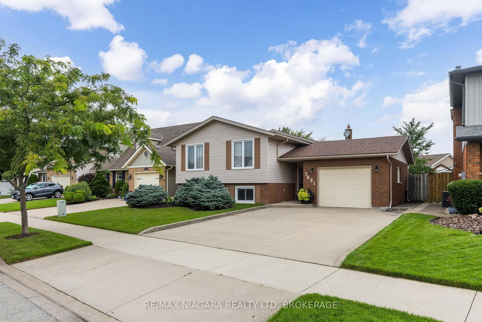 7851 Chorozy Street • Niagara Falls, ON photo 1