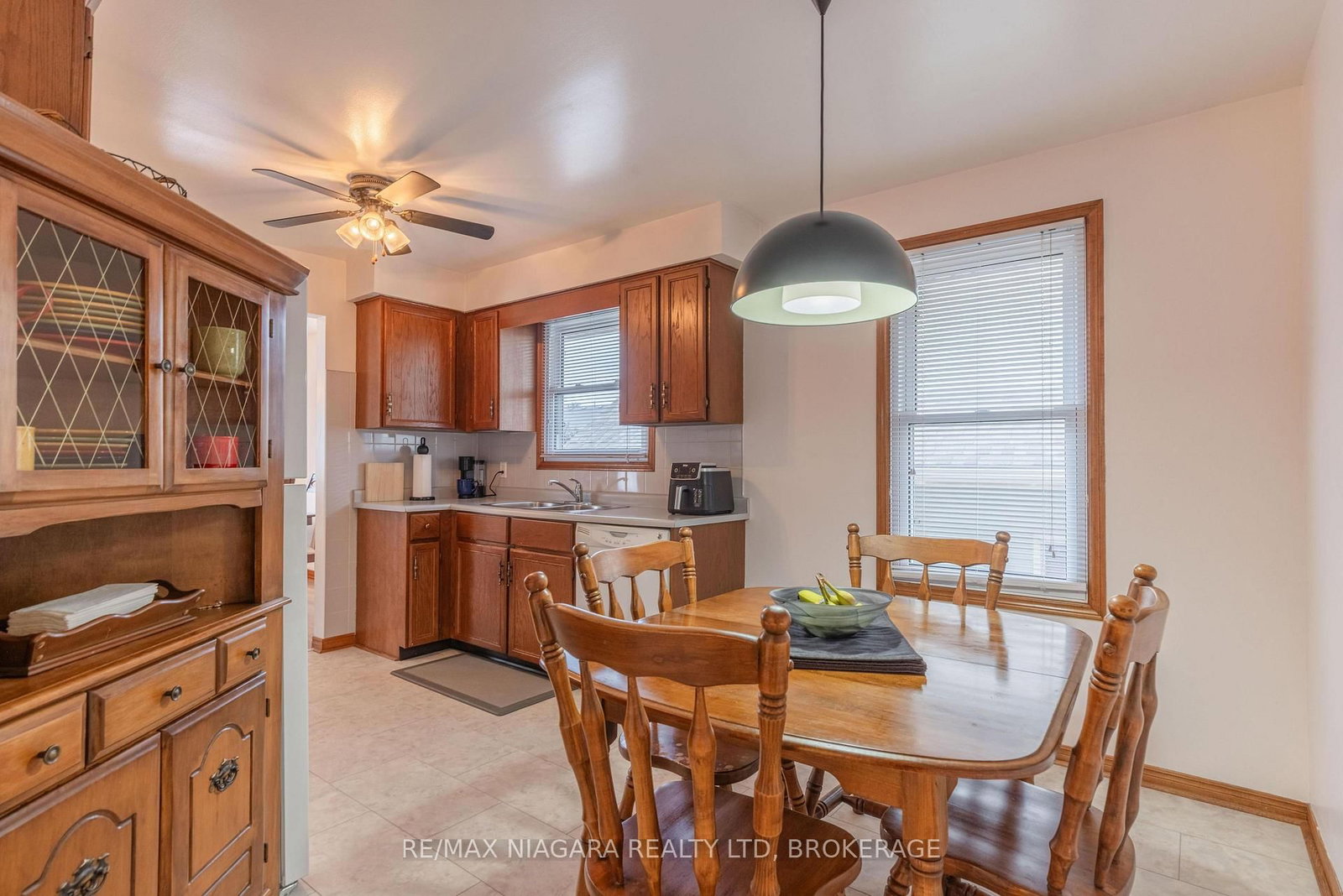 7851 Chorozy Street • Niagara Falls, ON photo 4