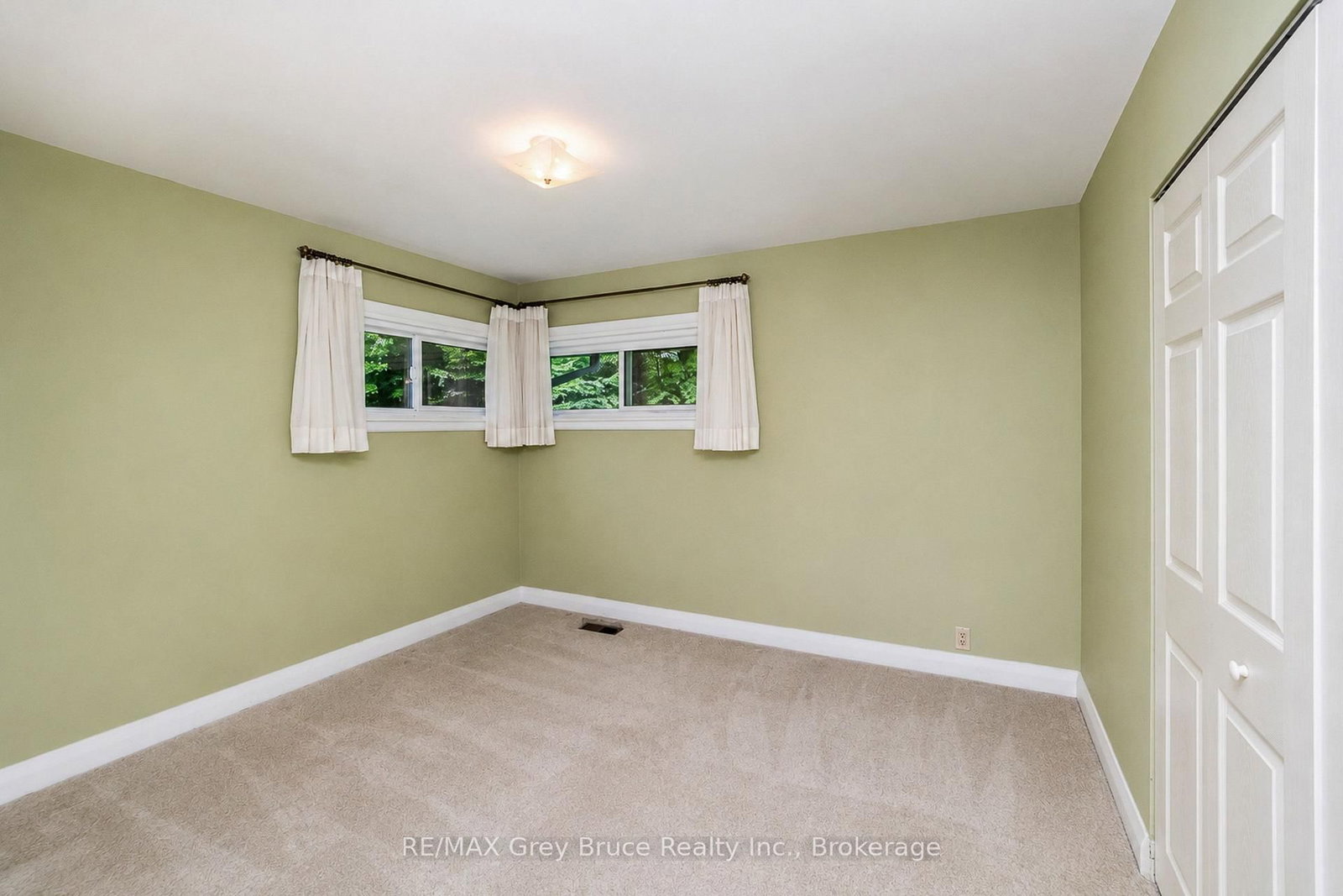336 6th Avenue E • Owen Sound, ON photo 32