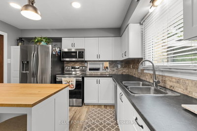 92 Salem Court • London South, ON photo 9
