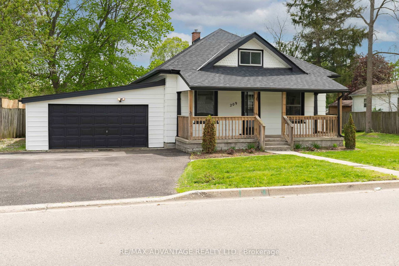 209 Victoria Street • Ingersoll, ON photo 1