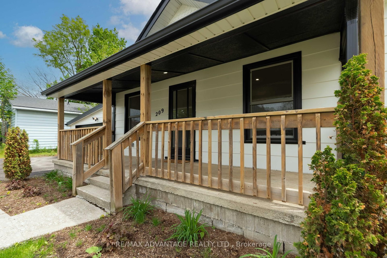 209 Victoria Street • Ingersoll, ON photo 3