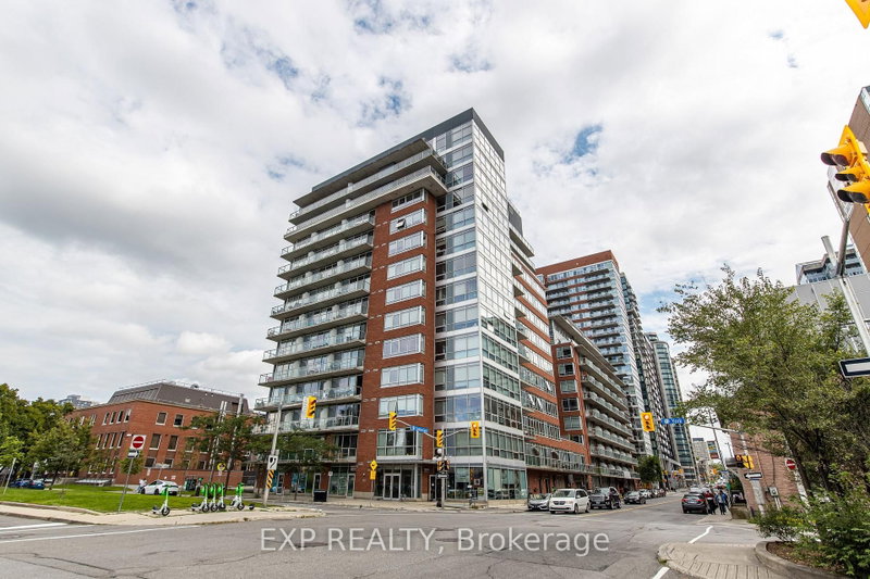 806 - 180 York Street