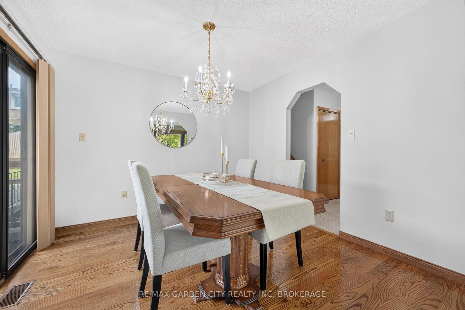 145 Adis Avenue • Hamilton, ON photo 15