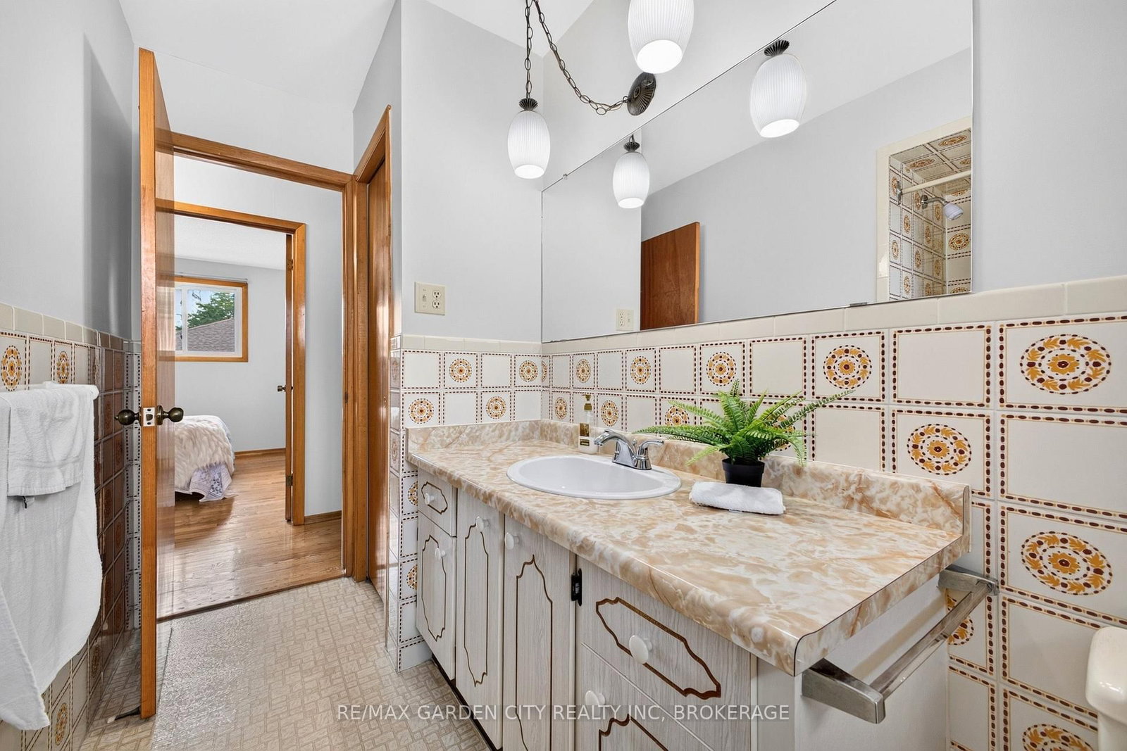 145 Adis Avenue • Hamilton, ON photo 19