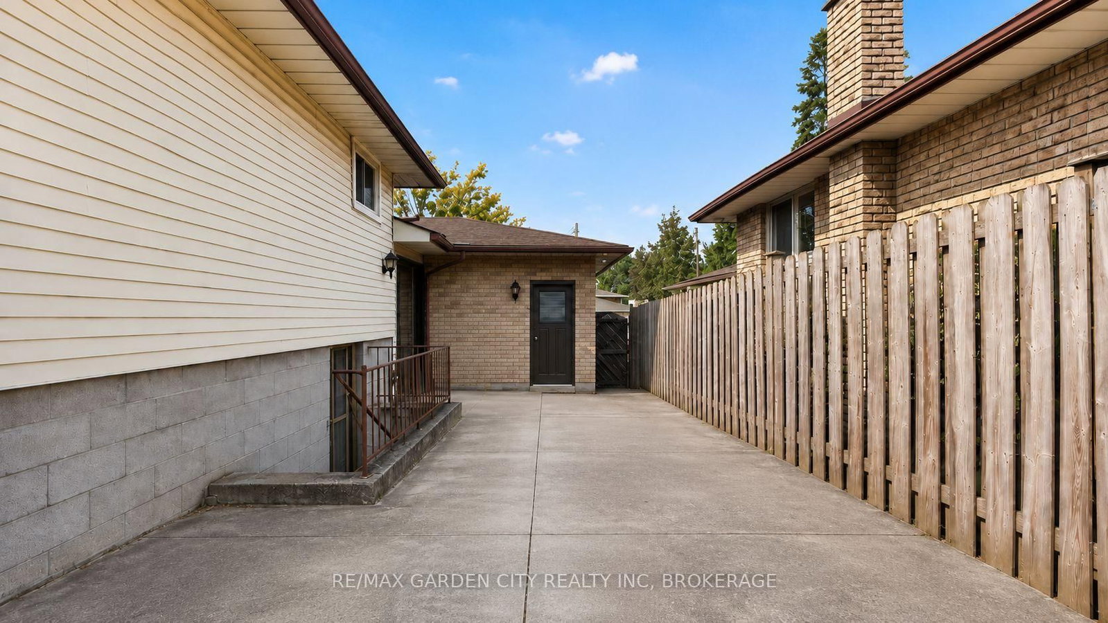 145 Adis Avenue • Hamilton, ON photo 38
