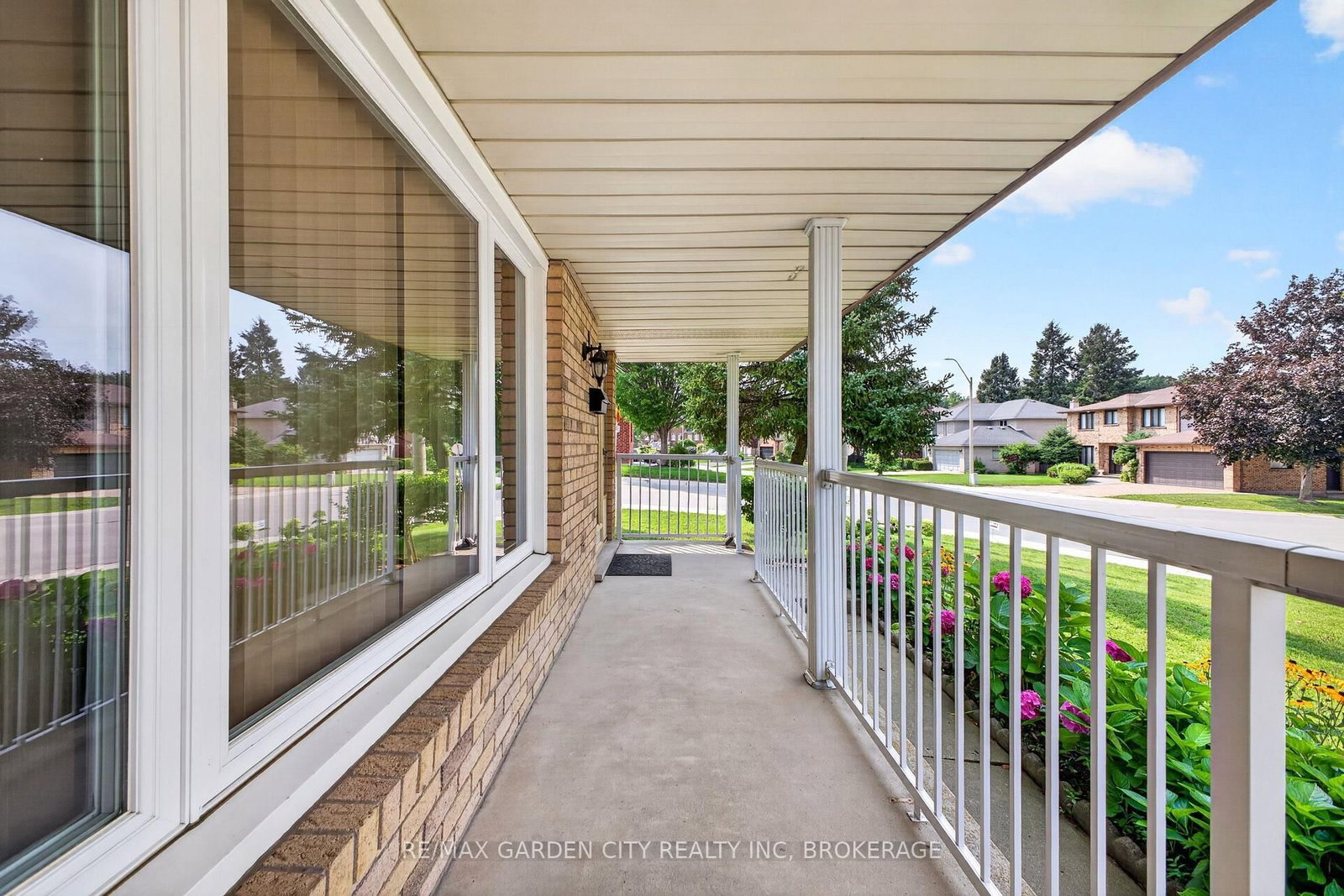 145 Adis Avenue • Hamilton, ON photo 4