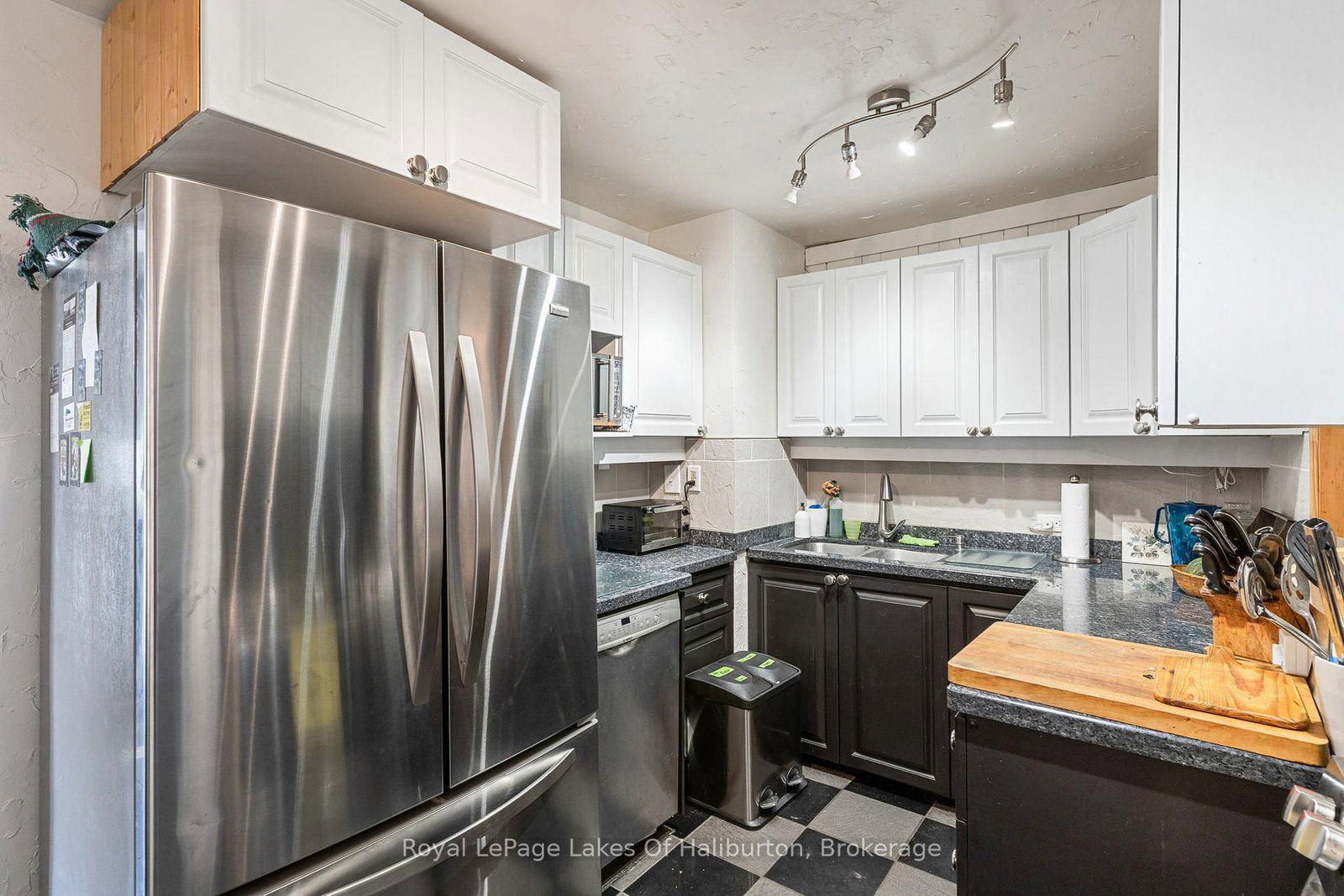 1049 Ninatigo Lane • Algonquin Highlands, ON photo 17