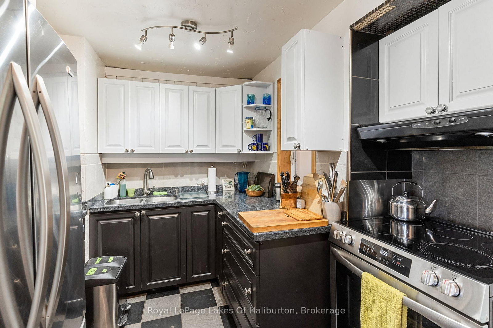 1049 Ninatigo Lane • Algonquin Highlands, ON photo 18
