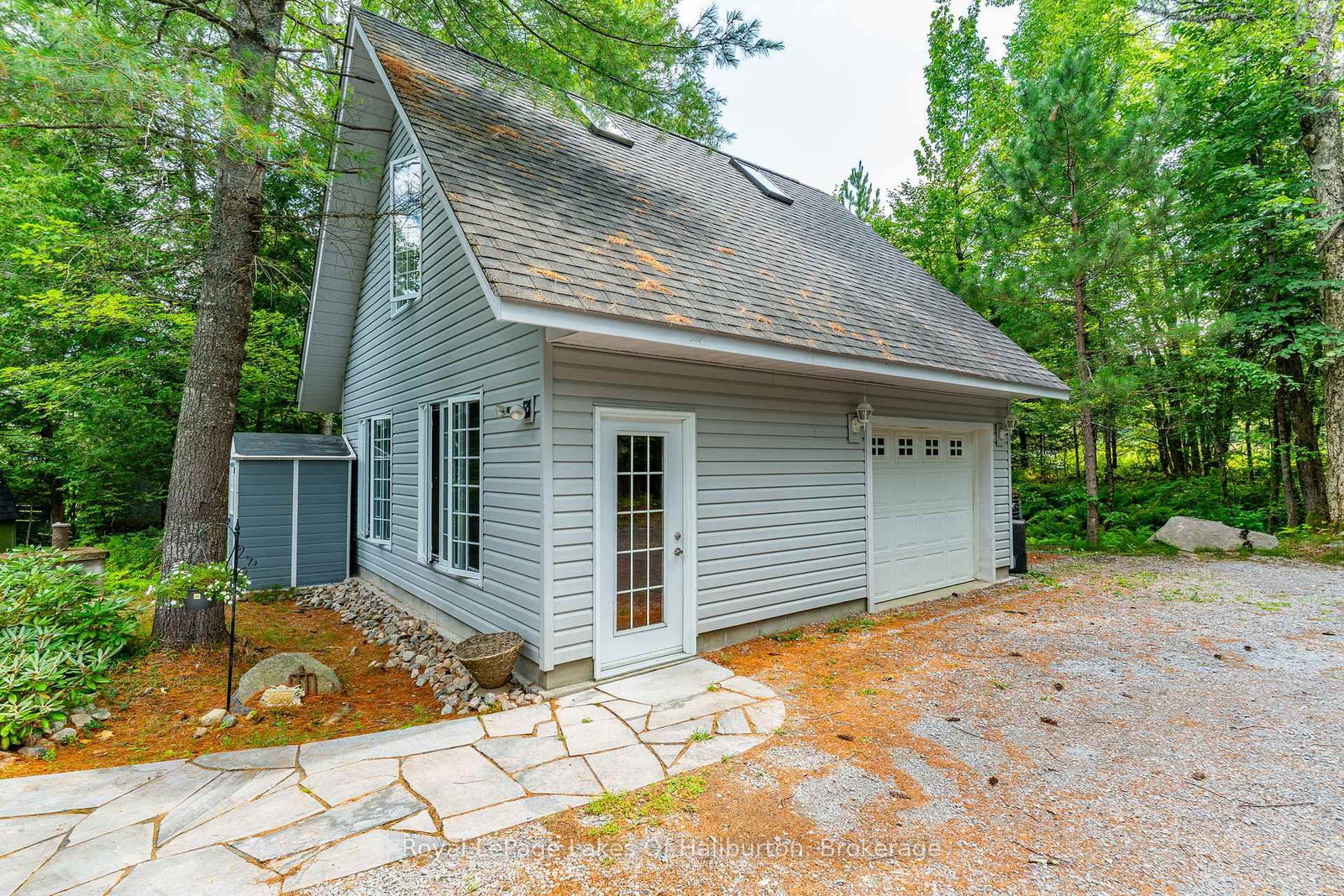 1049 Ninatigo Lane • Algonquin Highlands, ON photo 32